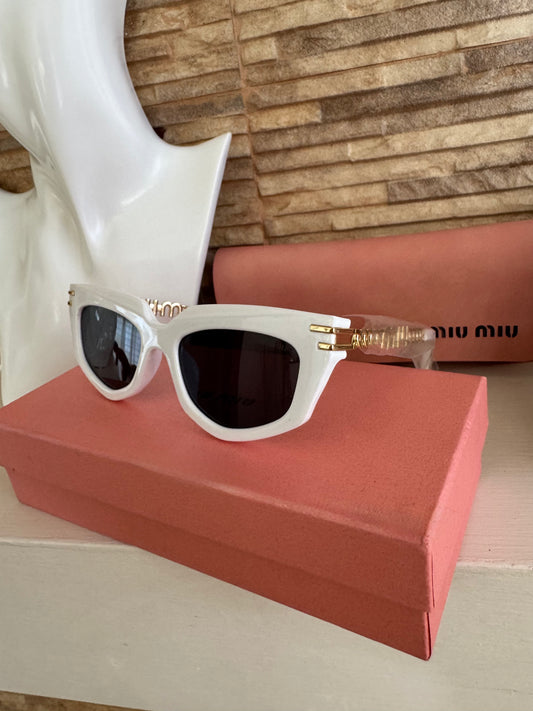 N1€ white Sun glass